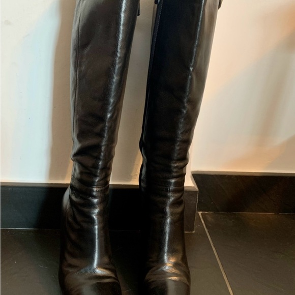 Gucci boot in soft black leather
Jewel button. - Picture 2 of 9